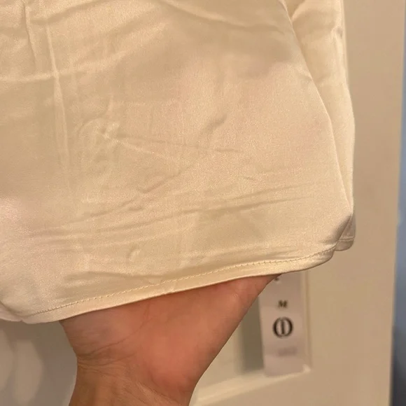 Elegant Cream Sleeveless silk Top - Picture 2 of 7